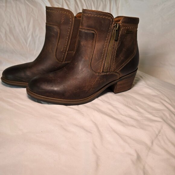 Clarks Ramie Brown Leather Ankle Boots 7.5M Side Zip Block Heel Booties - Picture 2 of 8